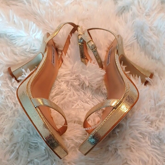 Steve Madden Nicky Open Toe Gold Flare Heel Sandals Size 10 New - Picture 10 of 16